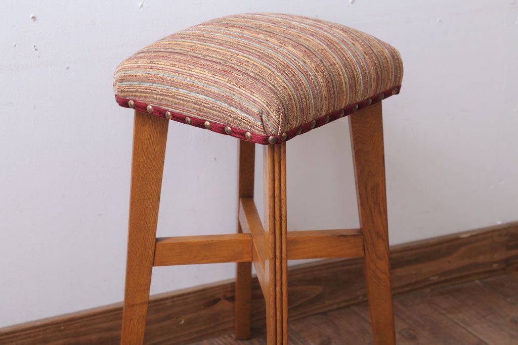 レトロ家具　和製アンティーク　古い木のレトロなクッション座面角スツール(1)