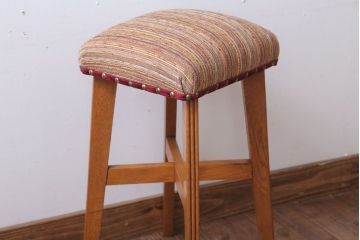 レトロ家具　和製アンティーク　古い木のレトロなクッション座面角スツール(1)