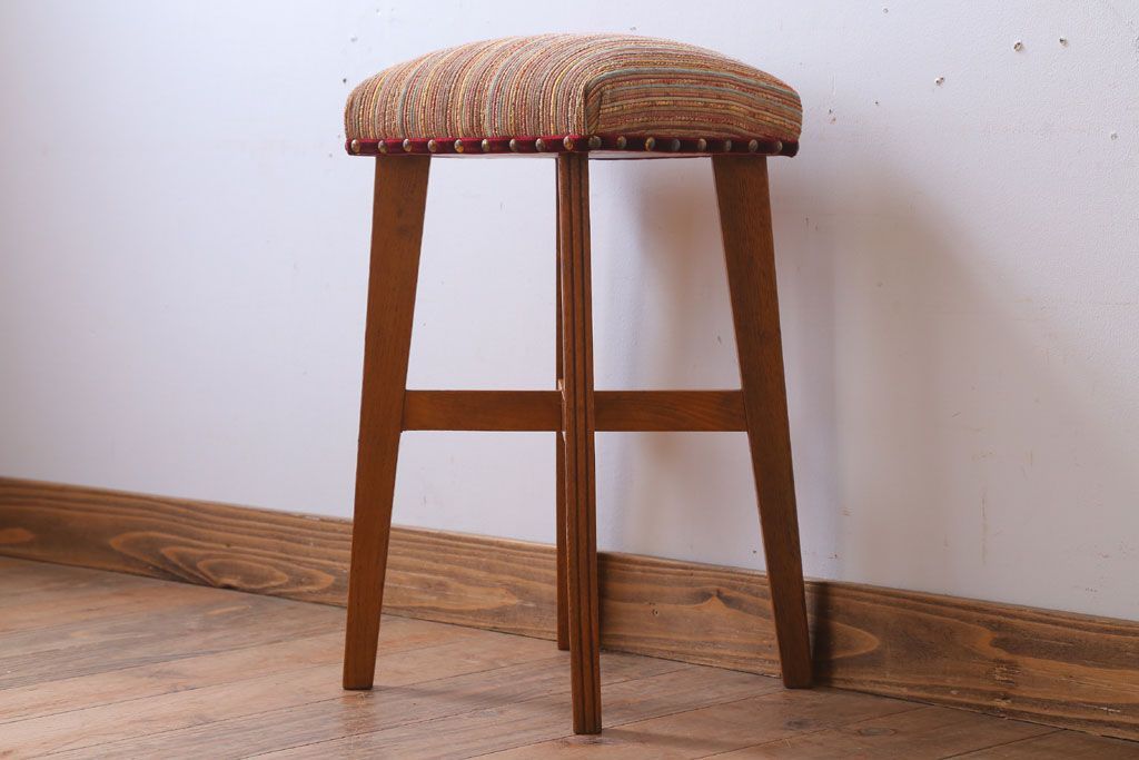 レトロ家具　和製アンティーク　古い木のレトロなクッション座面角スツール(1)