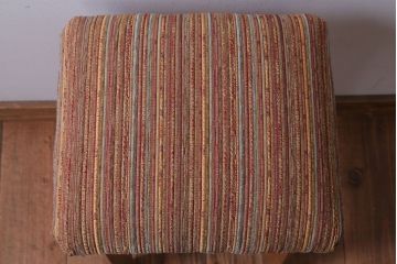 レトロ家具　和製アンティーク　古い木のレトロなクッション座面角スツール(1)