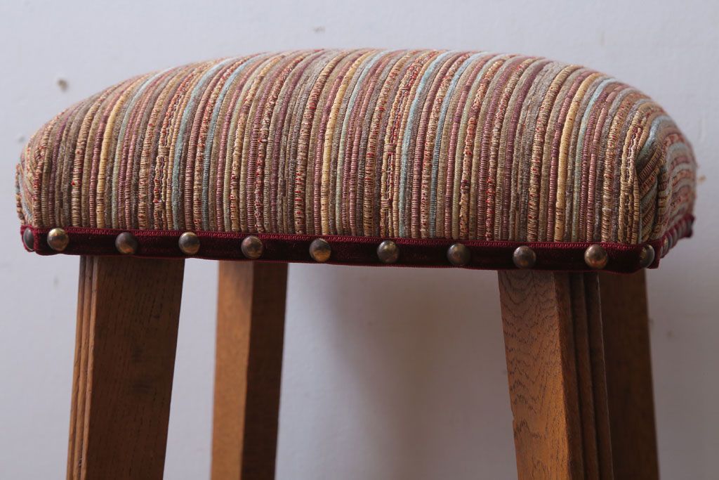 レトロ家具　和製アンティーク　古い木のレトロなクッション座面角スツール(1)