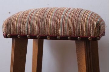 レトロ家具　和製アンティーク　古い木のレトロなクッション座面角スツール(1)