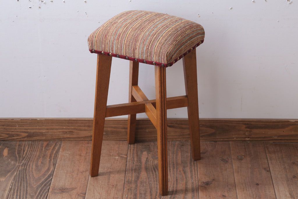 レトロ家具　和製アンティーク　古い木のレトロなクッション座面角スツール(1)