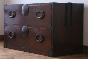 アンティーク家具　和製アンティーク　シンプルな丸金具の時代箪笥ローボード