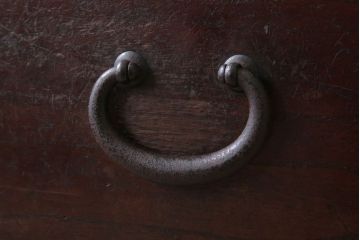 アンティーク家具　和製アンティーク　シンプルな丸金具の時代箪笥ローボード