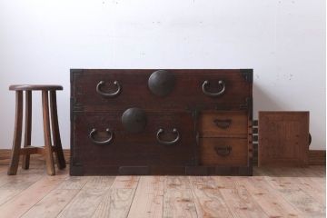 アンティーク家具　和製アンティーク　シンプルな丸金具の時代箪笥ローボード(3)