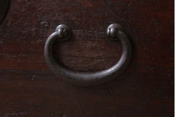 アンティーク家具　和製アンティーク　シンプルな丸金具の時代箪笥ローボード(3)
