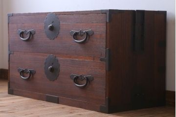 アンティーク家具　古民具・骨董　明治〜大正　総桐材!金具が立派な時代箪笥ローボード(衣装箪笥、桐箪笥、桐たんす)(1)