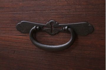 アンティーク家具　古民具・骨董　明治〜大正　総桐材!金具が立派な時代箪笥ローボード(衣装箪笥、桐箪笥、桐たんす)(1)