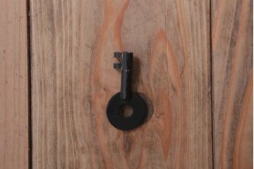 アンティーク家具　古民具・骨董　明治〜大正　総桐材!金具が立派な時代箪笥ローボード(衣装箪笥、桐箪笥、桐たんす)(1)