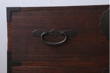 アンティーク家具　古民具・骨董　明治〜大正　総桐材!金具が立派な時代箪笥ローボード(衣装箪笥、桐箪笥、桐たんす)(2)