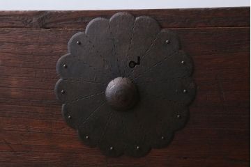 アンティーク家具　古民具・骨董　明治〜大正　総桐材!金具が立派な時代箪笥ローボード(衣装箪笥、桐箪笥、桐たんす)(2)