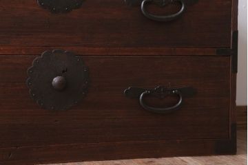 アンティーク家具　古民具・骨董　明治〜大正　総桐材!金具が立派な時代箪笥ローボード(衣装箪笥、桐箪笥、桐たんす)(2)