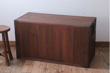 アンティーク家具　古民具・骨董　明治〜大正　総桐材!金具が立派な時代箪笥ローボード(衣装箪笥、桐箪笥、桐たんす)(2)