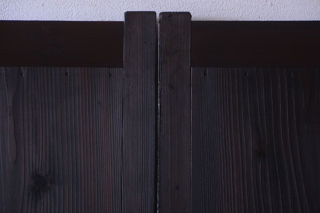 古民具・骨董　古い木製の味わい深いアンティーク板戸2枚セット