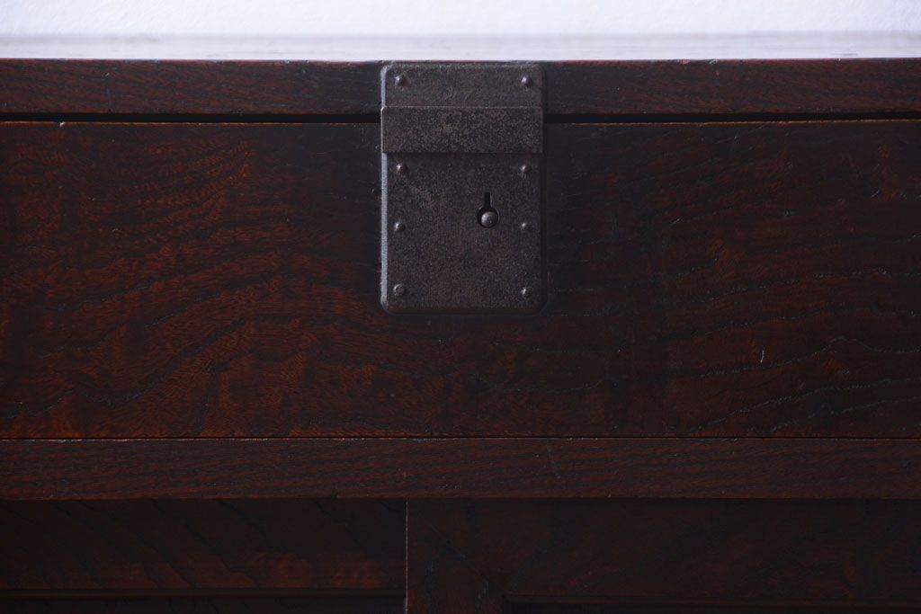 アンティーク家具　古民具・骨董　明治期　上手物!前面欅玉杢材のアンティーク帳場箪笥