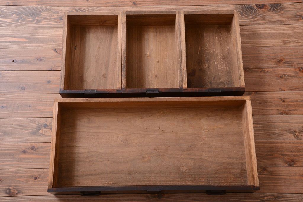 アンティーク家具　古民具・骨董　明治期　上手物!前面欅玉杢材のアンティーク帳場箪笥