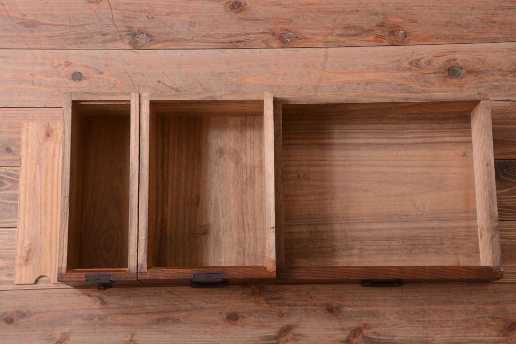 アンティーク家具　古民具・骨董　明治期　上手物!前面欅玉杢材のアンティーク帳場箪笥