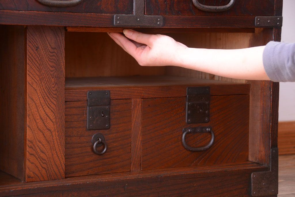 アンティーク家具　古民具・骨董　明治期　上手物!前面欅玉杢材のアンティーク帳場箪笥