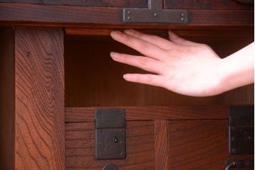 アンティーク家具　古民具・骨董　明治期　上手物!前面欅玉杢材のアンティーク帳場箪笥