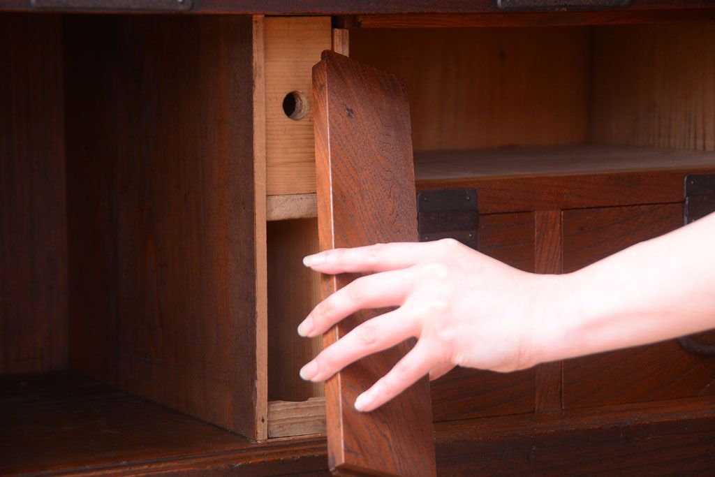 アンティーク家具　古民具・骨董　明治期　上手物!前面欅玉杢材のアンティーク帳場箪笥