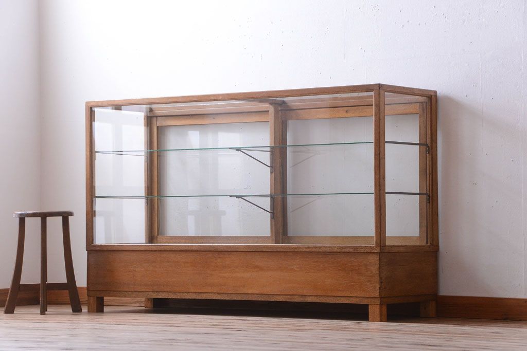 レトロ家具　昭和レトロ　古い木製のシンプルなアンティークガラスケース(ショーケース)(1)