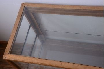 レトロ家具　昭和レトロ　古い木製のシンプルなアンティークガラスケース(ショーケース)(1)