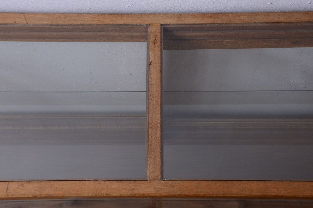 レトロ家具　昭和レトロ　古い木製のシンプルなアンティークガラスケース(ショーケース)(1)