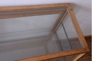 レトロ家具　昭和レトロ　古い木製のシンプルなアンティークガラスケース(ショーケース)(1)