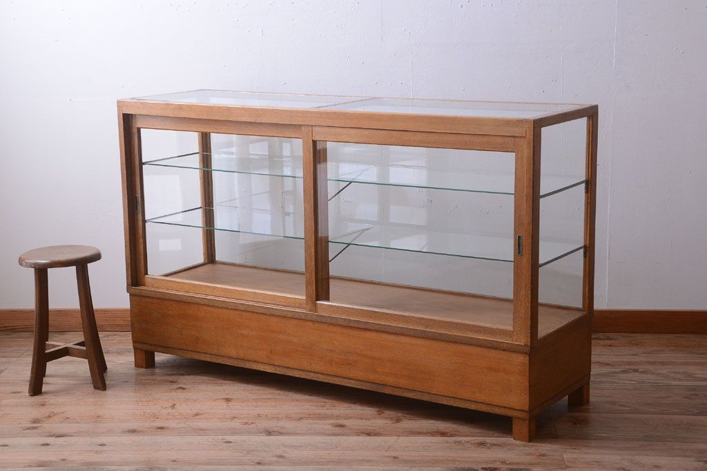 レトロ家具　昭和レトロ　古い木製のシンプルなアンティークガラスケース(ショーケース)(1)