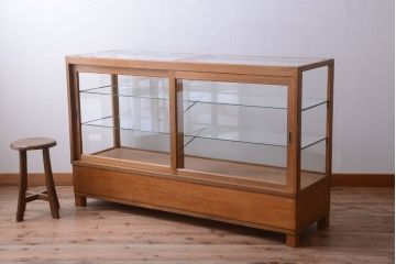 レトロ家具　昭和レトロ　古い木製のシンプルなアンティークガラスケース(ショーケース)(1)