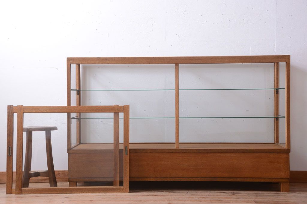 レトロ家具　昭和レトロ　古い木製のシンプルなアンティークガラスケース(ショーケース)(1)