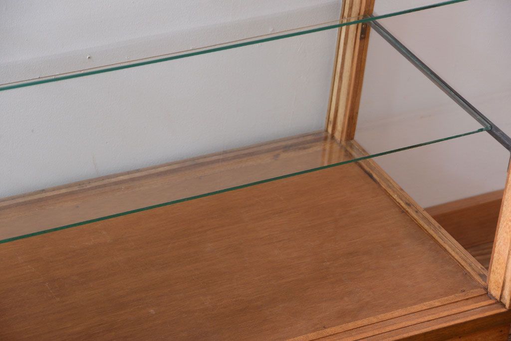 レトロ家具　昭和レトロ　古い木製のシンプルなアンティークガラスケース(ショーケース)(1)