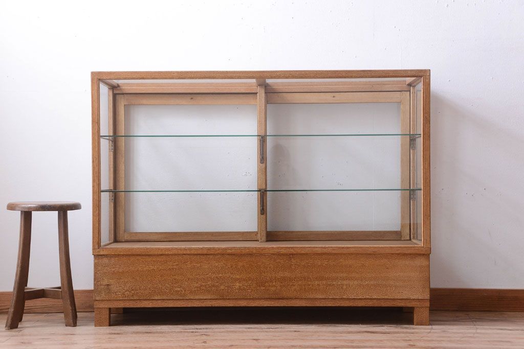 レトロ家具　昭和レトロ　古い木製のシンプルなアンティークガラスケース(ショーケース)(2)