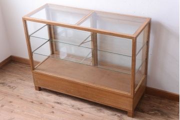 レトロ家具　昭和レトロ　古い木製のシンプルなアンティークガラスケース(ショーケース)(2)