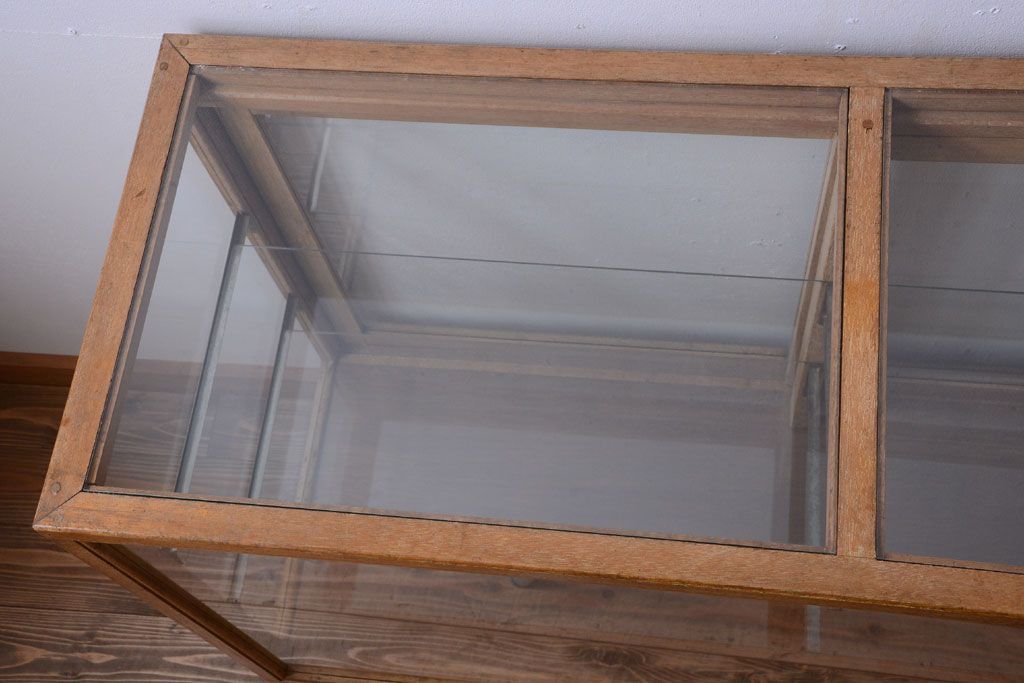 レトロ家具　昭和レトロ　古い木製のシンプルなアンティークガラスケース(ショーケース)(2)