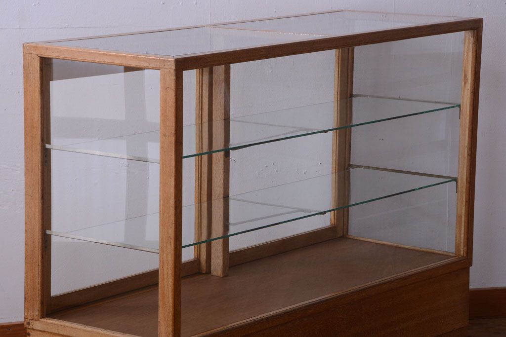 レトロ家具　昭和レトロ　古い木製のシンプルなアンティークガラスケース(ショーケース)(2)