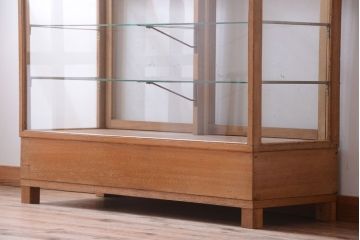 レトロ家具　昭和レトロ　古い木製のシンプルなアンティークガラスケース(ショーケース)(2)