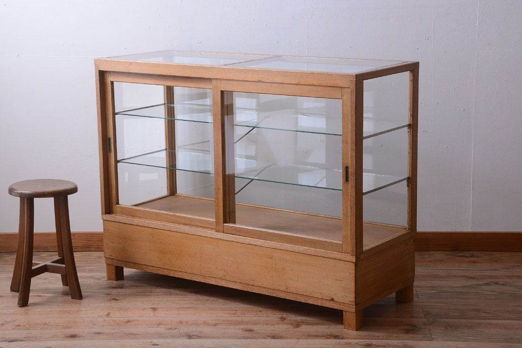 レトロ家具　昭和レトロ　古い木製のシンプルなアンティークガラスケース(ショーケース)(2)