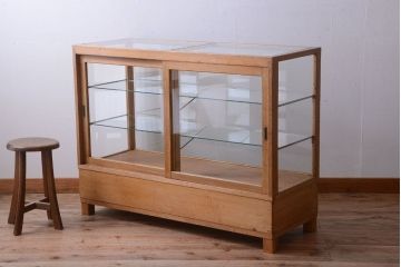 レトロ家具　昭和レトロ　古い木製のシンプルなアンティークガラスケース(ショーケース)(2)