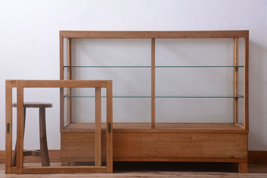 レトロ家具　昭和レトロ　古い木製のシンプルなアンティークガラスケース(ショーケース)(2)