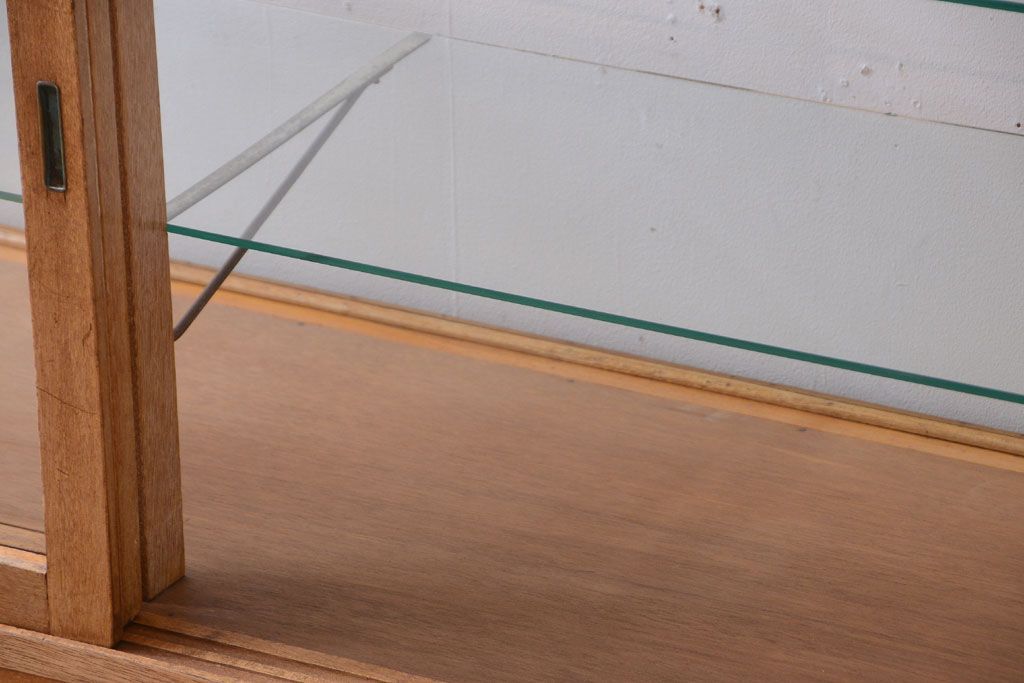 レトロ家具　昭和レトロ　古い木製のシンプルなアンティークガラスケース(ショーケース)(2)