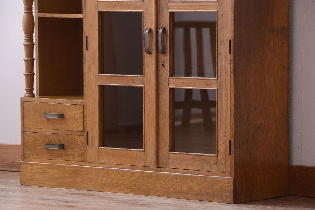 レトロ家具　昭和レトロ　引き出し・飾り棚・戸棚付き!アンティーク本箱