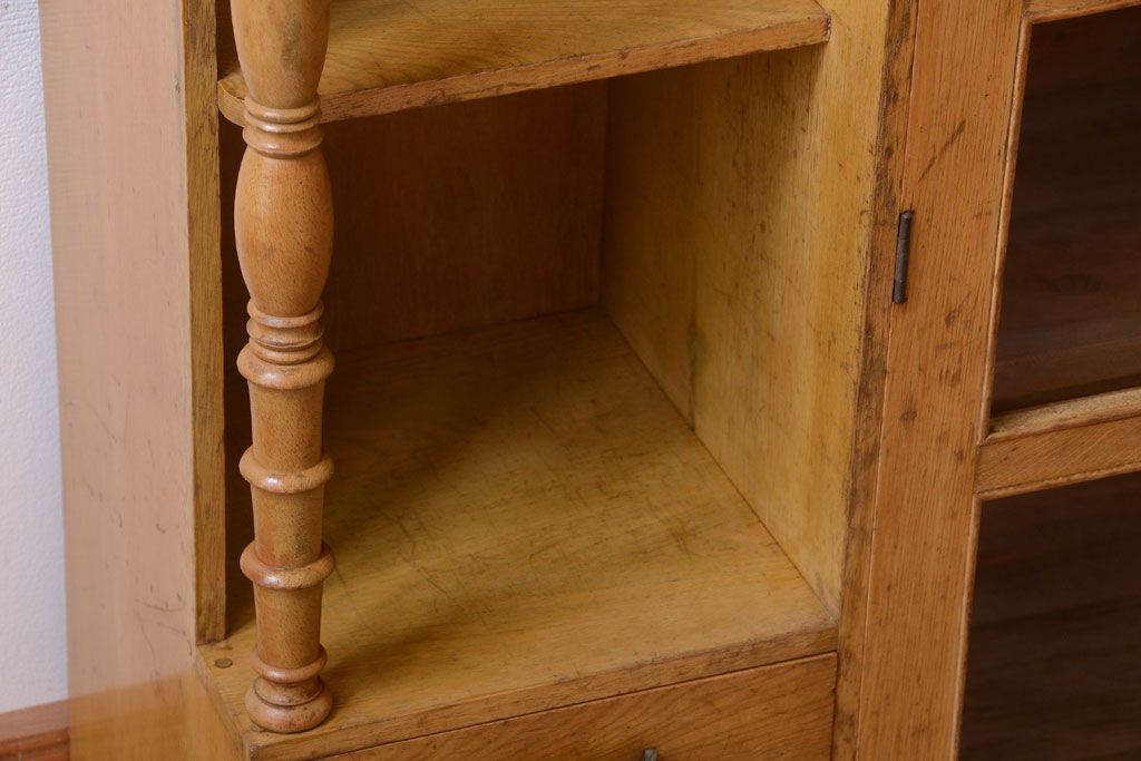 レトロ家具　昭和レトロ　引き出し・飾り棚・戸棚付き!アンティーク本箱