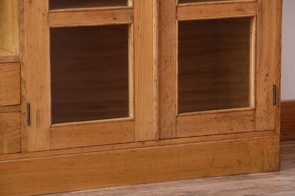 レトロ家具　昭和レトロ　引き出し・飾り棚・戸棚付き!アンティーク本箱