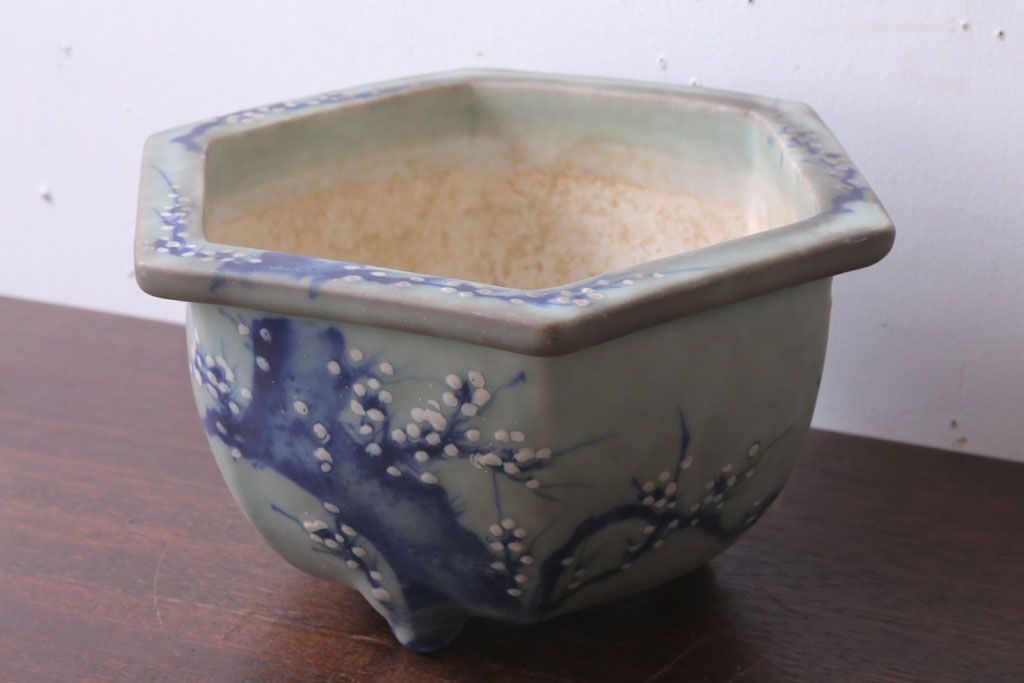 アンティーク雑貨　古民具・骨董　梅の図　青磁植木鉢　六角型(1)