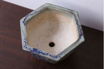アンティーク雑貨　古民具・骨董　梅の図　青磁植木鉢　六角型(1)