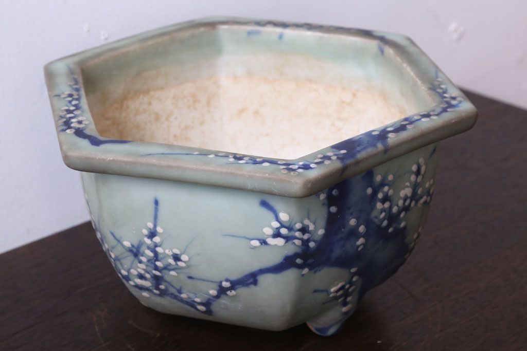 アンティーク雑貨　古民具・骨董　梅の図　青磁植木鉢　六角型(1)