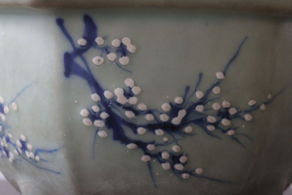 アンティーク雑貨　古民具・骨董　梅の図　青磁植木鉢　六角型(1)