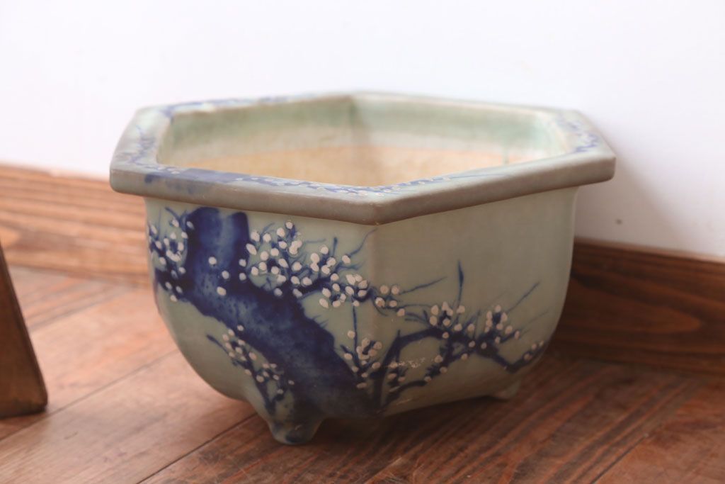 アンティーク雑貨　古民具・骨董　梅の図　青磁植木鉢　六角型(2)